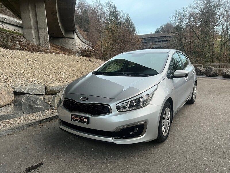 Gebraucht Kia Ceed 105 PS (77 kW) 2016 Silber Kleinwagen