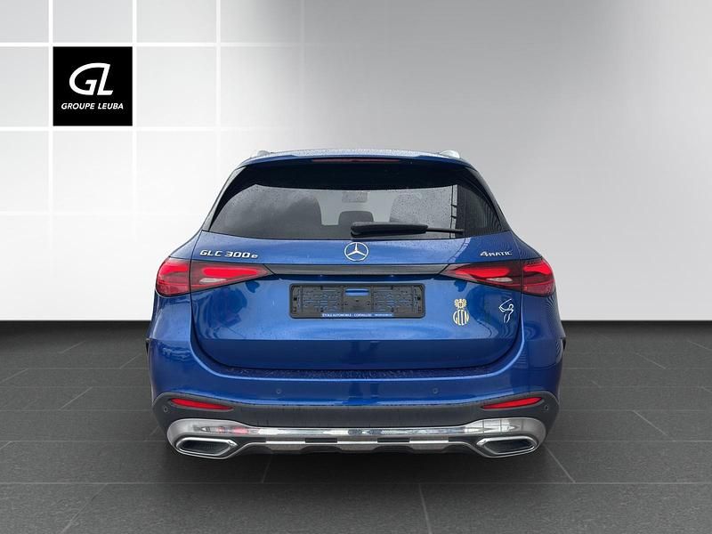 Gebraucht Mercedes GLC300e 204 PS (150 kW) 2023 Blau SUV