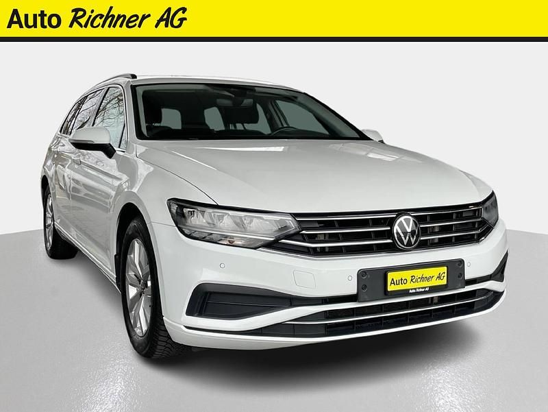 Weiss Gebraucht 2022 VW Passat Business Kombi | CHF 23’900 (Fairer Preis) - Bild 1/4