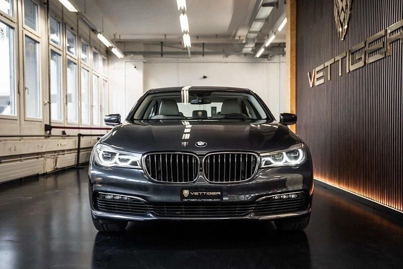 Gebraucht BMW 750 Sport Line 450 PS (330 kW) 2016 Limousine