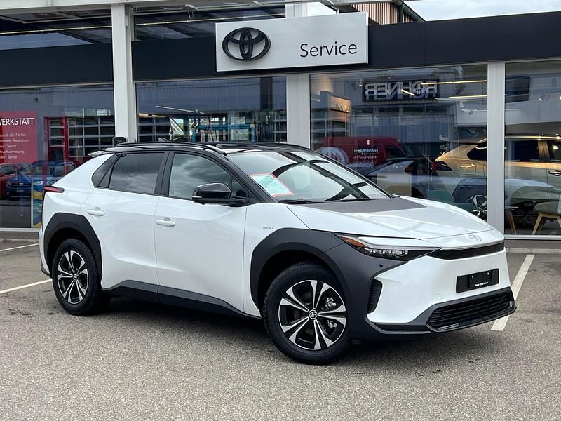 Weiss Gebraucht 2024 Toyota bZ4X Style SUV | CHF 46’600 - Bild 1/4