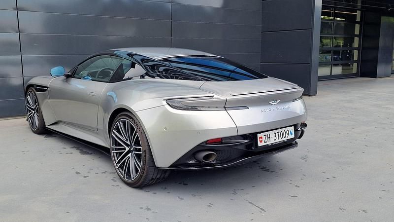 Gebraucht Aston Martin DB12 680 PS (500 kW) 2024 Silber Coupé