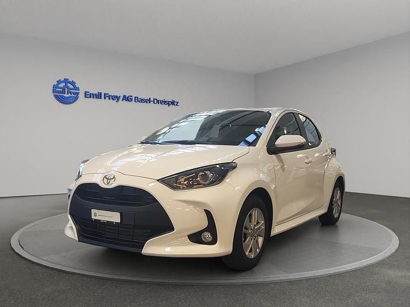 Weiss Neu 2026 Toyota Yaris Hybrid Comfort Limousine | CHF 25’500 (Guter Preis) - Bild 1/4