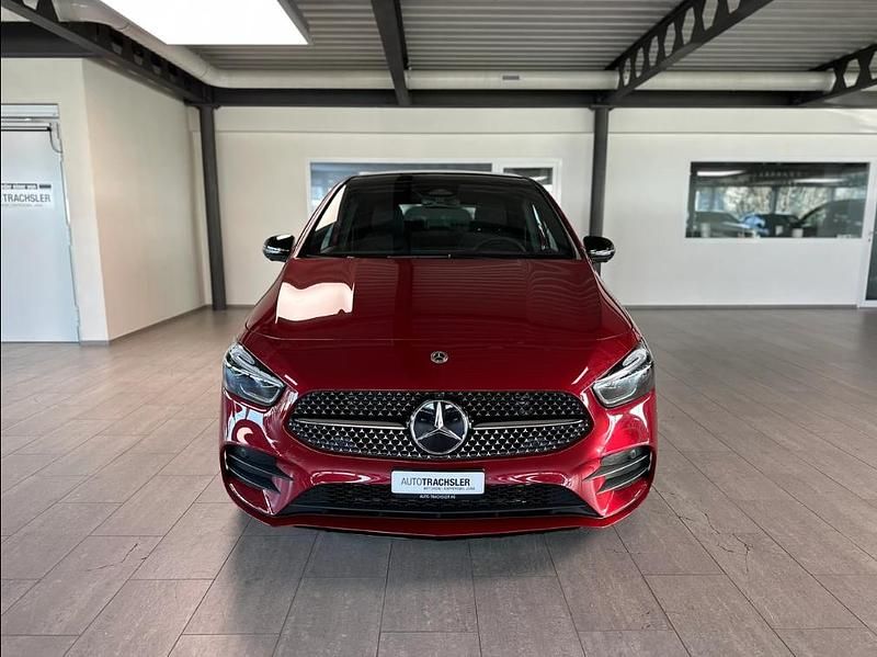 Neu Mercedes B250e AMG line 238 PS (175 kW) 2025 Rot Van / Kleinbus
