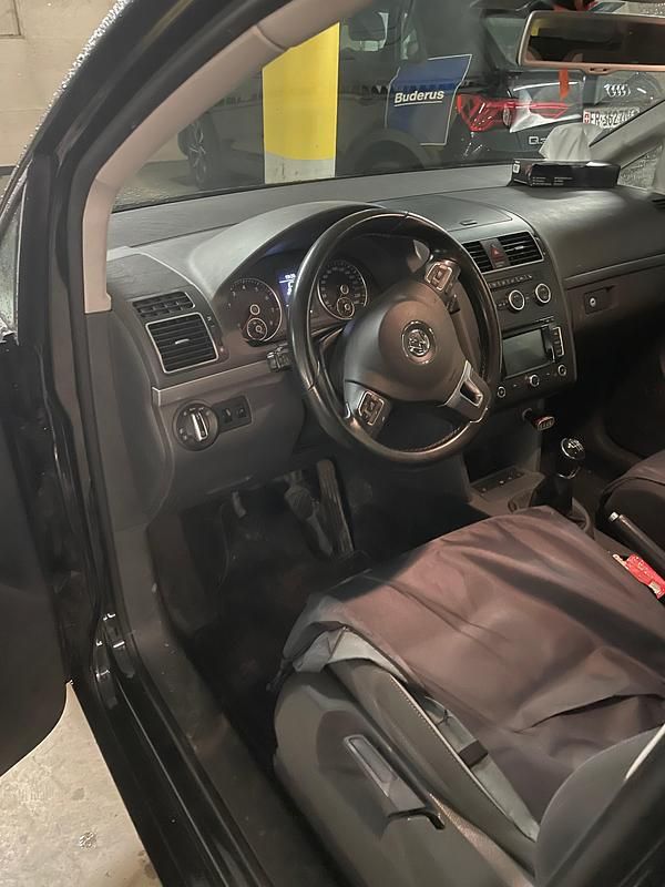 Gebraucht VW Touran Trendline 140 PS (102 kW) 2014 Van / Kleinbus