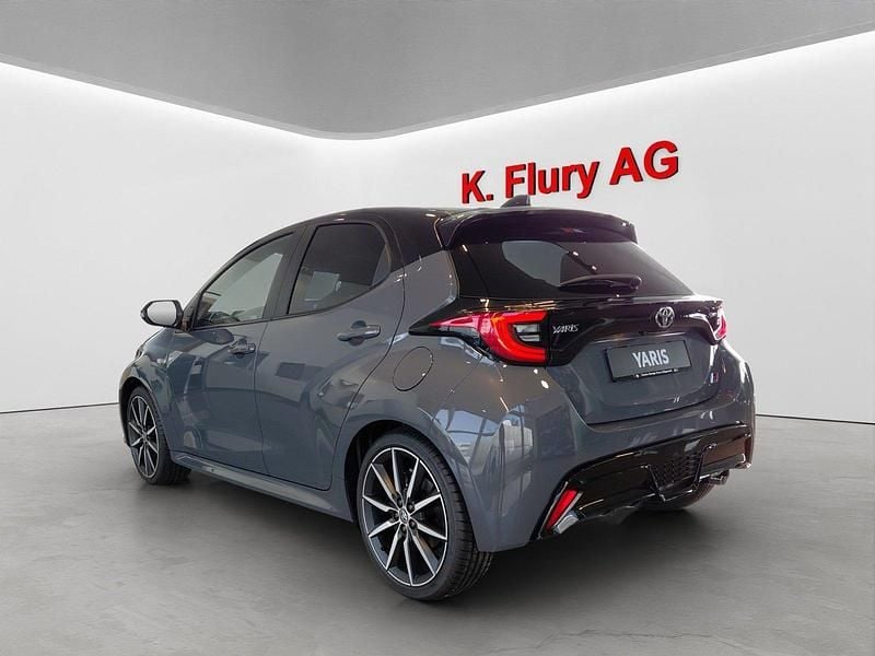 Neu Toyota Yaris Hybrid Sport 131 PS (96 kW) 2025 Limousine