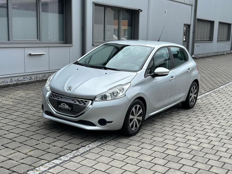Gebraucht Peugeot 208 Active 68 PS (50 kW) 2013 Kleinwagen