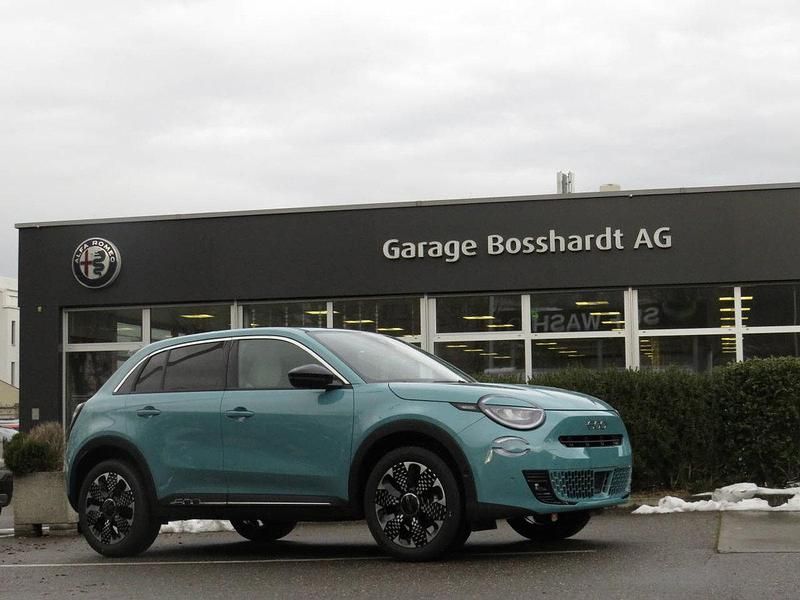 Blau Gebraucht 2024 Fiat 600 La Prima SUV | CHF 32’390 (Fairer Preis) - Bild 1/4