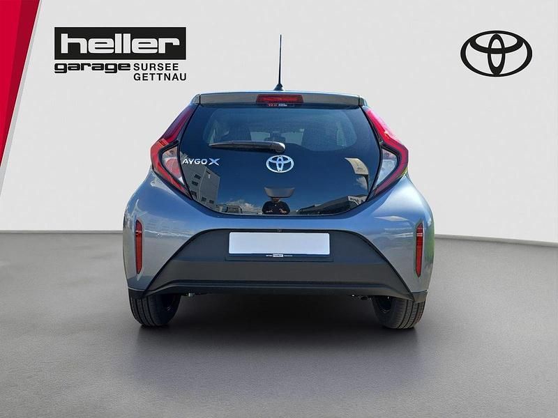 Neu Toyota Aygo X Comfort 72 PS (52 kW) 2025 Grün SUV