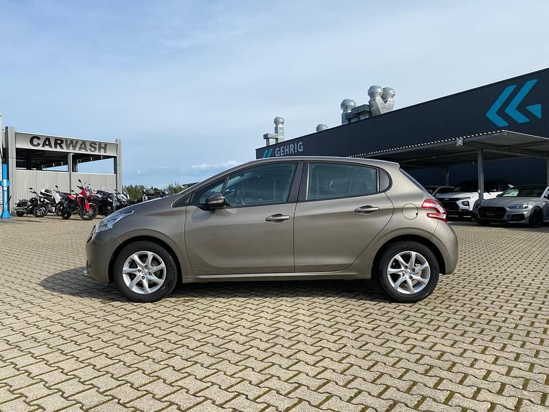 Gebraucht Peugeot 208 Active 82 PS (60 kW) 2014 Kleinwagen