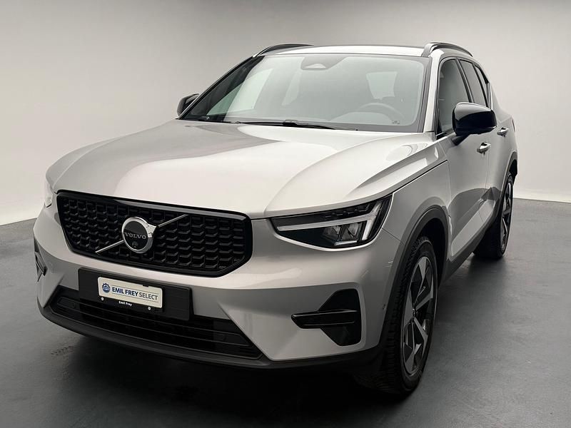 Grau Gebraucht 2025 Volvo XC40 Plus SUV | CHF 40’720 (Fairer Preis) - Bild 1/4
