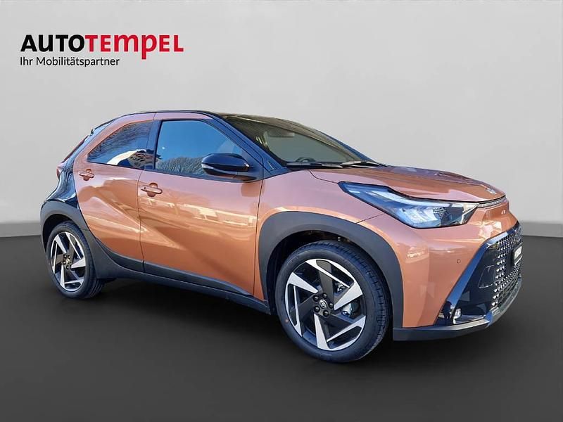 Neu Toyota Aygo X Style 116 PS (85 kW) 2026 Orange SUV