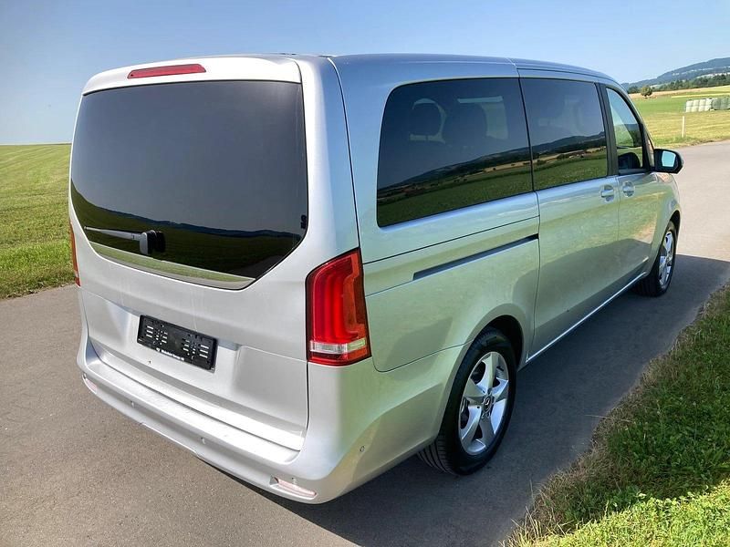 Gebraucht Mercedes V220 163 PS (119 kW) 2021 Van / Kleinbus