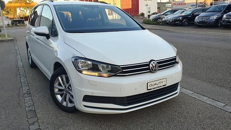 Gebraucht 2016 VW Touran Comfortline Van / Kleinbus | CHF 14’990 (Teuer) - Bild 1/4