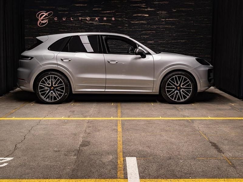 Gebraucht 2024 Porsche Cayenne Turbo E-Hybrid SUV | CHF 169’900 - Bild 1/4