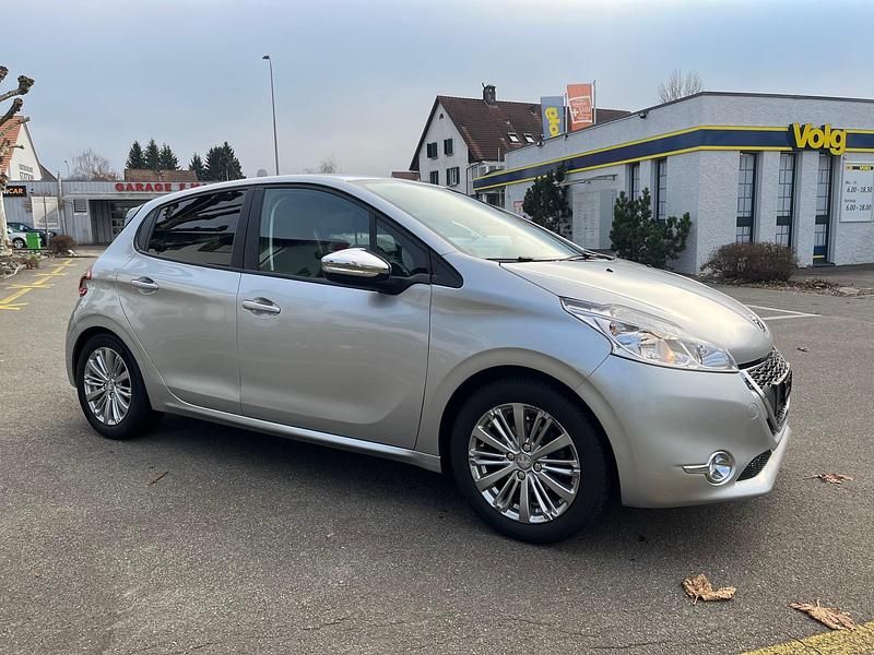 Gebraucht Peugeot 208 Style 82 PS (60 kW) 2014 Silber Kleinwagen
