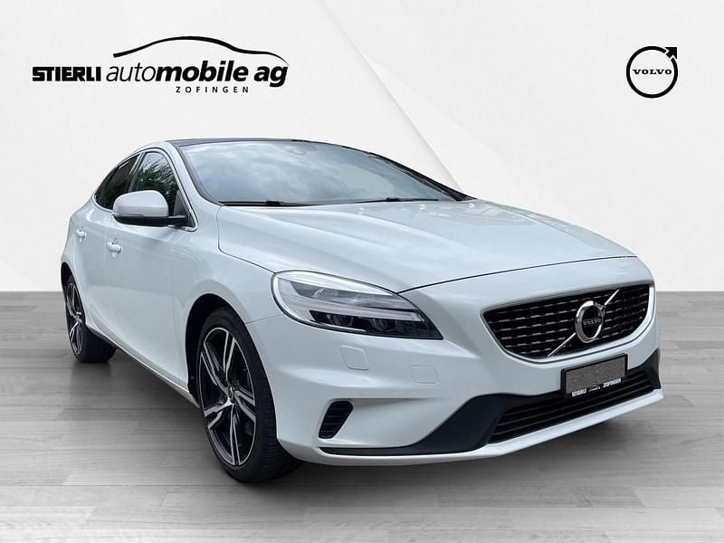 Gebraucht Volvo V40 Dynamic 122 PS (89 kW) 2018 Weiss Kombi