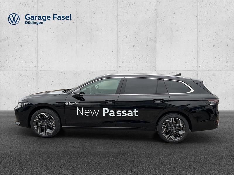 Gebraucht VW Passat Elegance 150 PS (110 kW) 2024 Schwarz Kombi