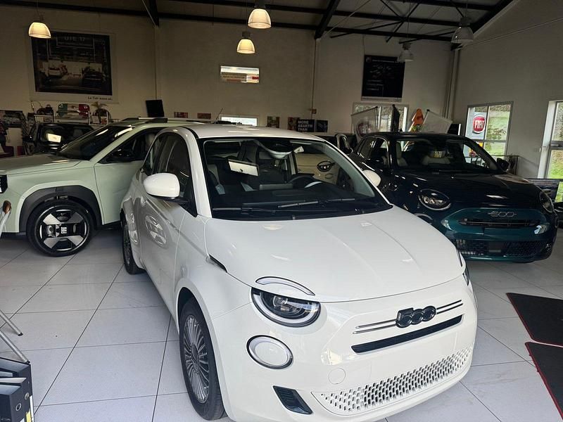 Weiss Neu 2025 Fiat 500 Limousine | CHF 22’760 (Fairer Preis) - Bild 1/4