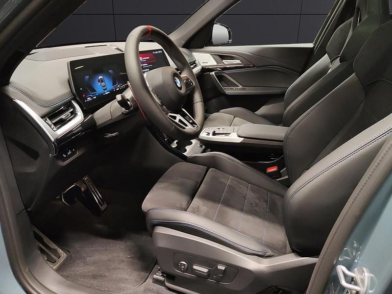 Neu BMW X1 Luxury Line 300 PS (220 kW) 2025 Grün SUV