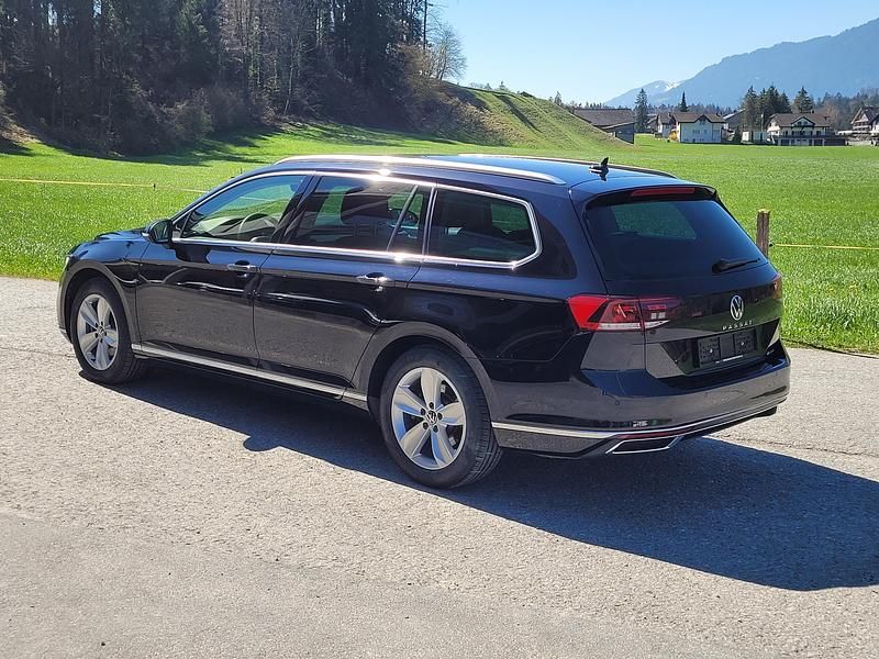 Gebraucht VW Passat Elegance 200 PS (147 kW) 2023 Schwarz Kombi