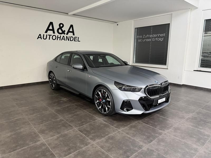 Gebraucht BMW 550e M Sport 489 PS (359 kW) 2025