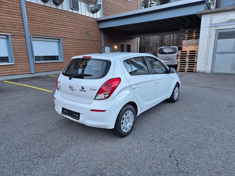 Gebraucht Hyundai i20 Comfort 86 PS (63 kW) 2014 Kleinwagen