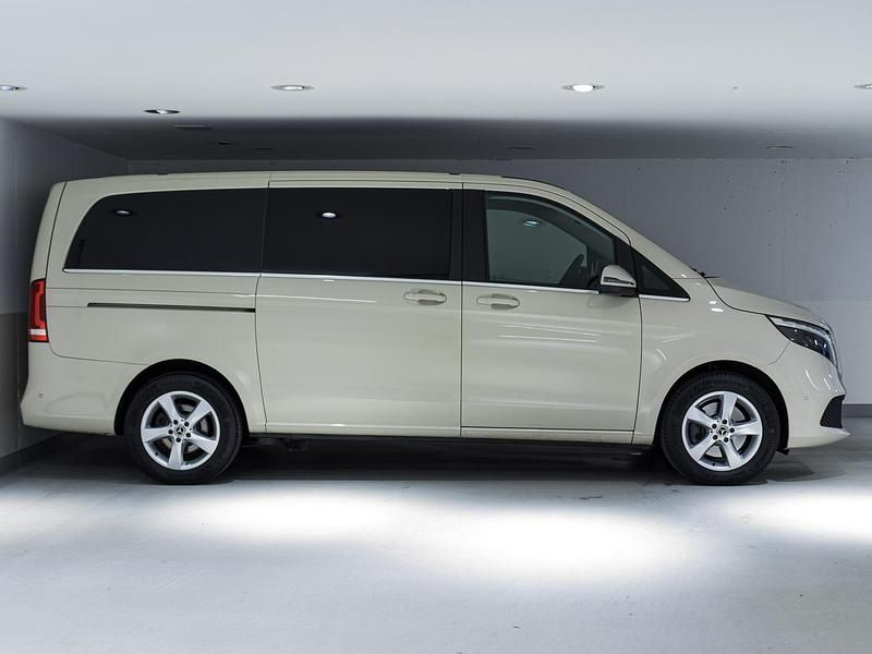 Gebraucht Mercedes V250 Avantgarde 190 PS (139 kW) 2024 Grau Van / Kleinbus