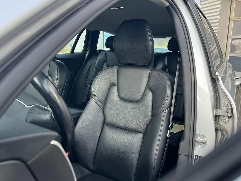 Gebraucht Volvo V60 Inscription 197 PS (144 kW) 2022 Silber Kombi