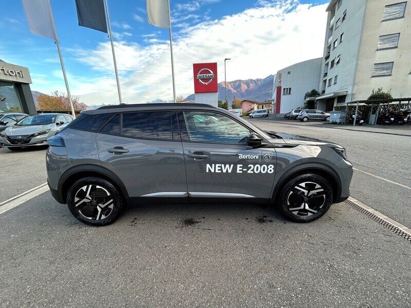 Gebraucht Peugeot e-2008 Allure 114 kW (156 PS) 2023 SUV