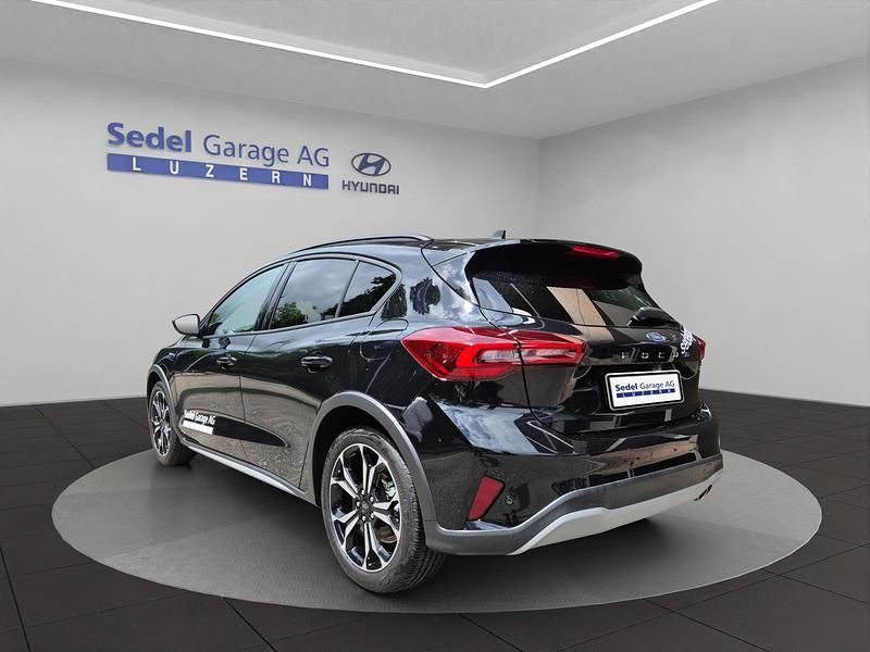 Gebraucht Ford Focus Active X 125 PS (91 kW) 2023 Schwarz Limousine