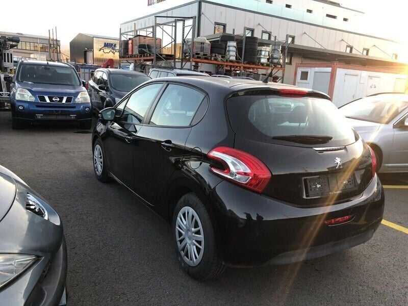 Gebraucht Peugeot 208 Active 95 PS (69 kW) 2013 Kleinwagen