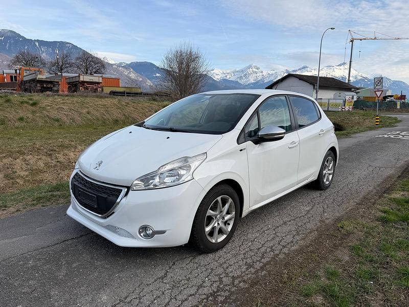 Gebraucht Peugeot 208 Style 82 PS (60 kW) 2015 Kleinwagen