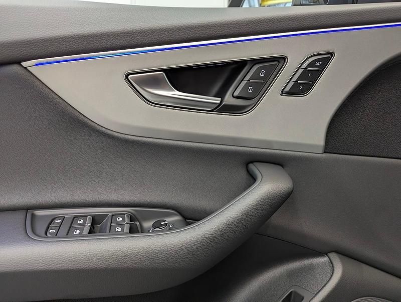 Gebraucht Audi Q8 S-Line 231 PS (169 kW) 2025 SUV