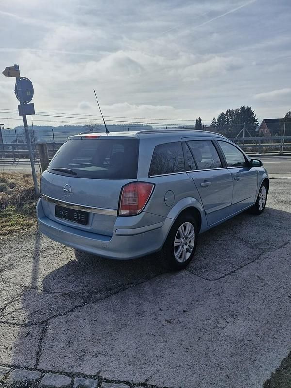 Gebraucht Opel Astra 140 PS (102 kW) 2009