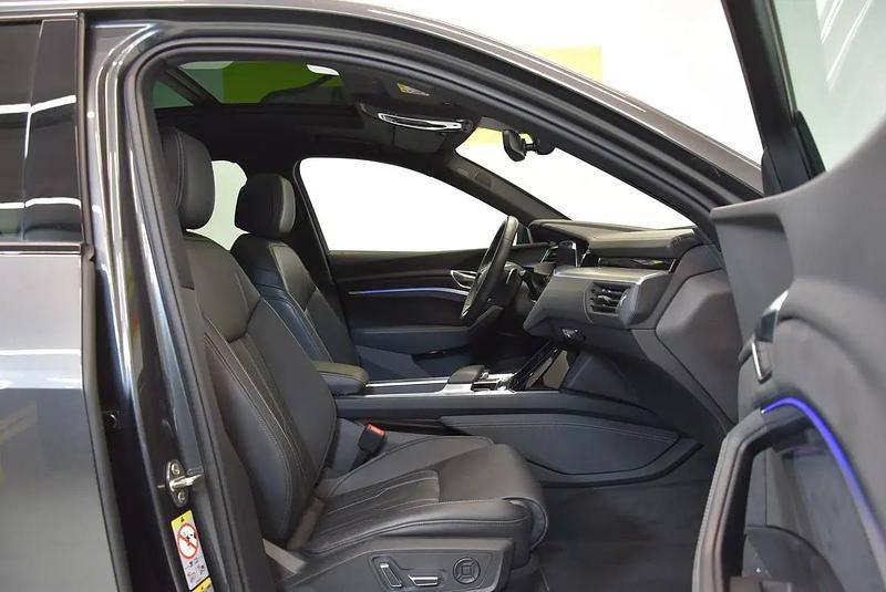 Gebraucht Audi e-tron 369 kW (503 PS) 2026 Gray SUV