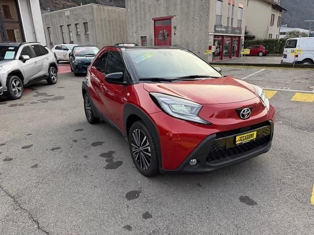 Gebraucht Toyota Aygo X Trend 72 PS (52 kW) 2024 Rot SUV