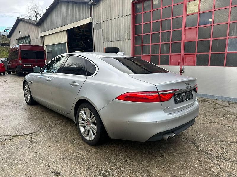 Gebraucht Jaguar XF Pure 180 PS (132 kW) 2016