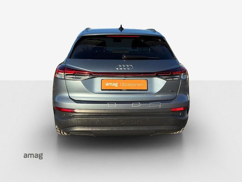 Gebraucht Audi Q4 e-tron Basis 195 kW (266 PS) 2023 Geysirblau metallic SUV