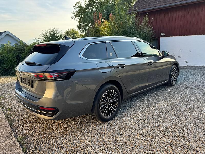 Gebraucht VW Passat Elegance 150 PS (110 kW) 2024 Kombi