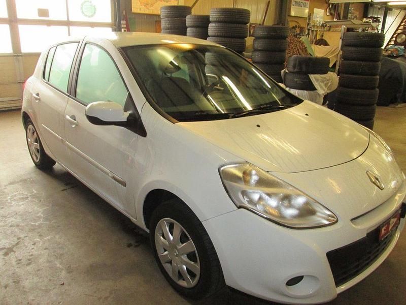 Gebraucht Renault Clio IV Collection 75 PS (55 kW) 2013 Weiss Limousine