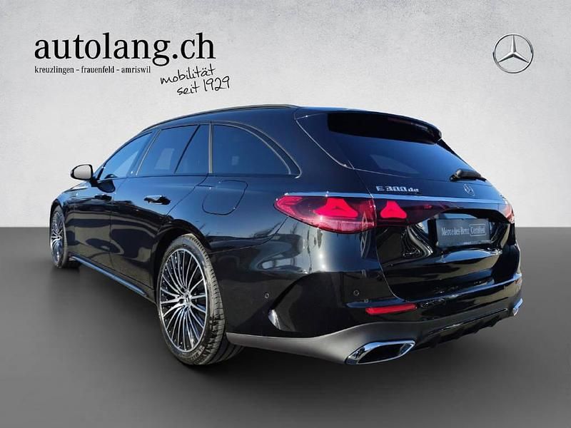 Gebraucht Mercedes E300 AMG line 326 PS (239 kW) 2024 Kombi