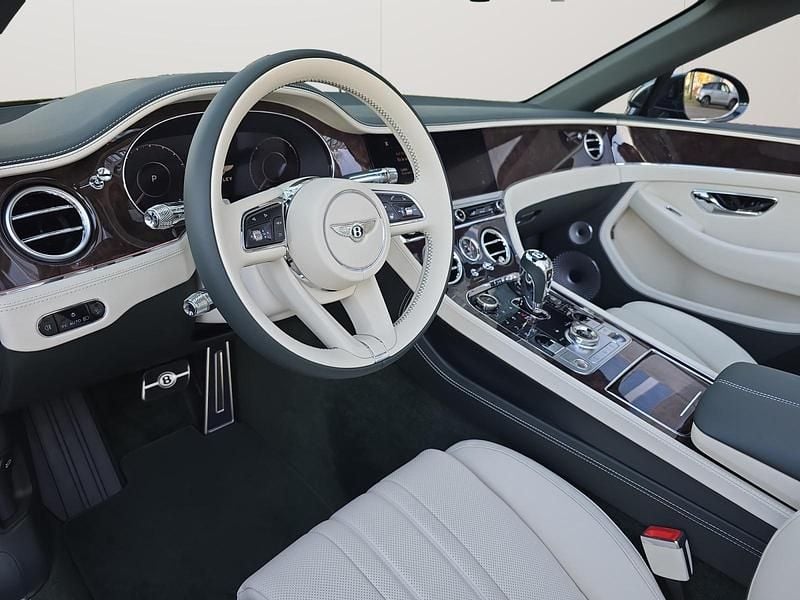 Neu Bentley Continental 680 PS (500 kW) 2025 Grün Cabrio