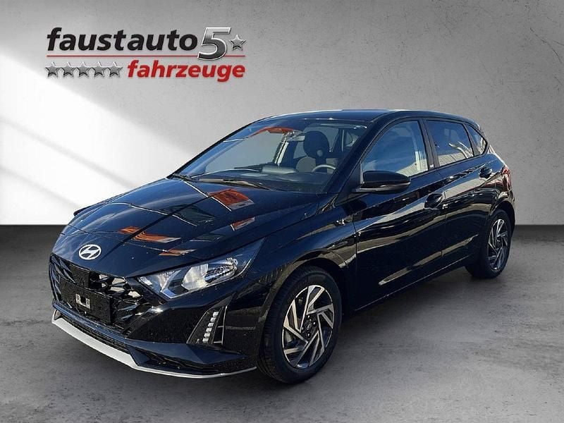 Neu Hyundai i20 90 PS (66 kW) 2025 Schwarz Limousine
