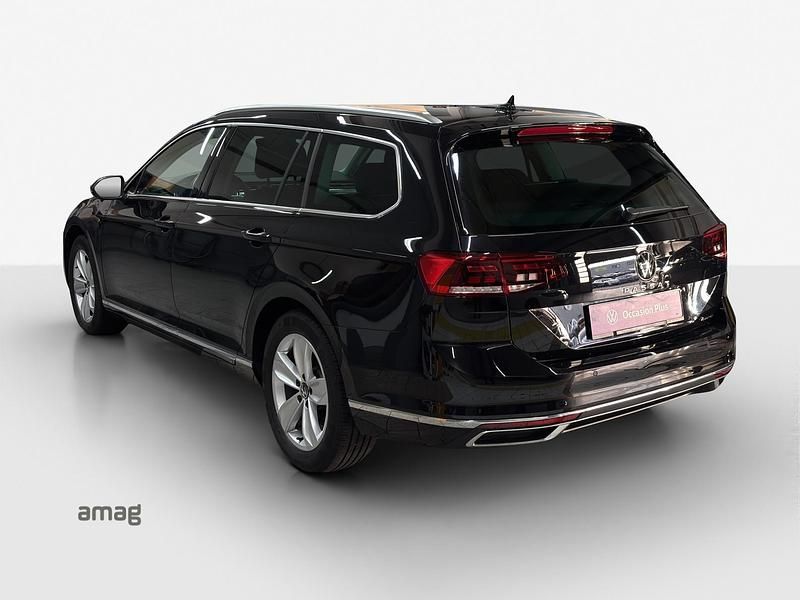 Gebraucht VW Passat Elegance 200 PS (147 kW) 2023 Deep black nacré Kombi