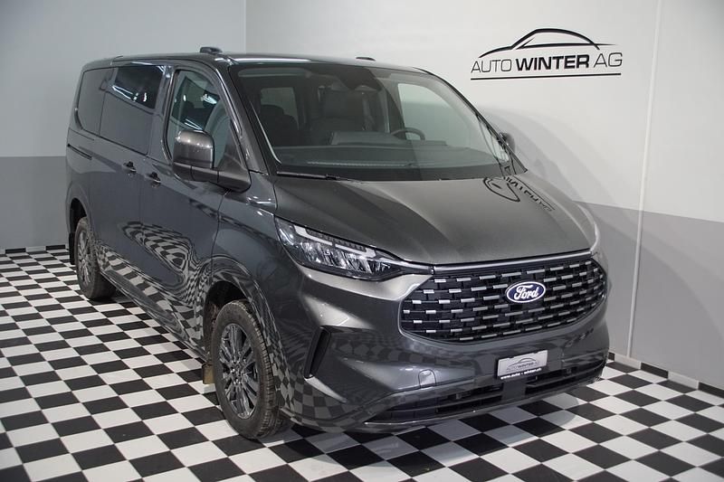 Neu Ford Tourneo Titanium 170 PS (125 kW) 2025