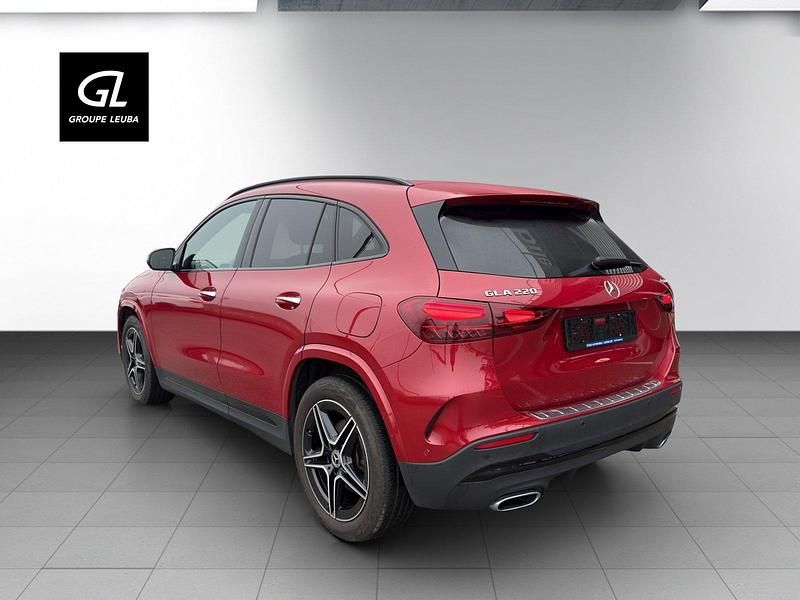 Gebraucht Mercedes GLA220 190 PS (139 kW) 2024 Rot SUV