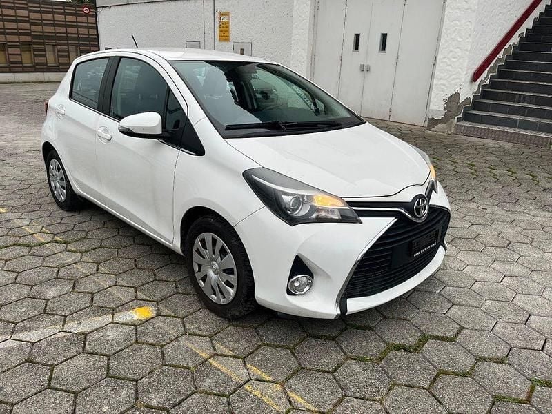 Gebraucht 2015 Toyota Yaris Terra Limousine | CHF 7’999 - Bild 1/4