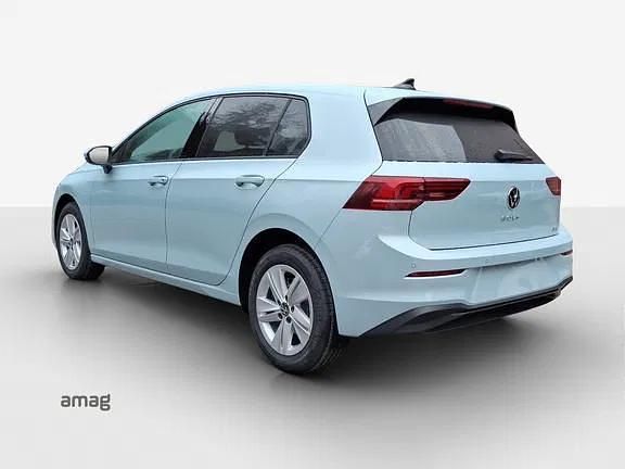 Neu VW Golf Basis 115 PS (84 kW) 2025 Crystal ice blue metallic Limousine