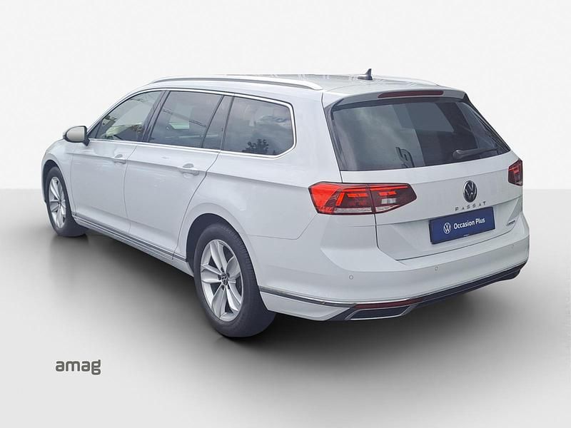 Gebraucht VW Passat Elegance 200 PS (147 kW) 2023 Gletscherweiss metallic Kombi